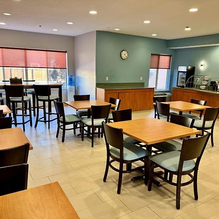 Days Inn & Suites By Wyndham Madison Dış mekan fotoğraf