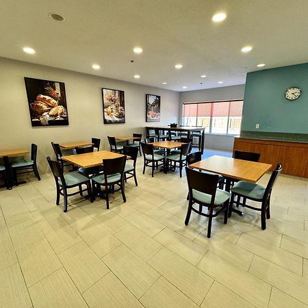Days Inn & Suites By Wyndham Madison Dış mekan fotoğraf