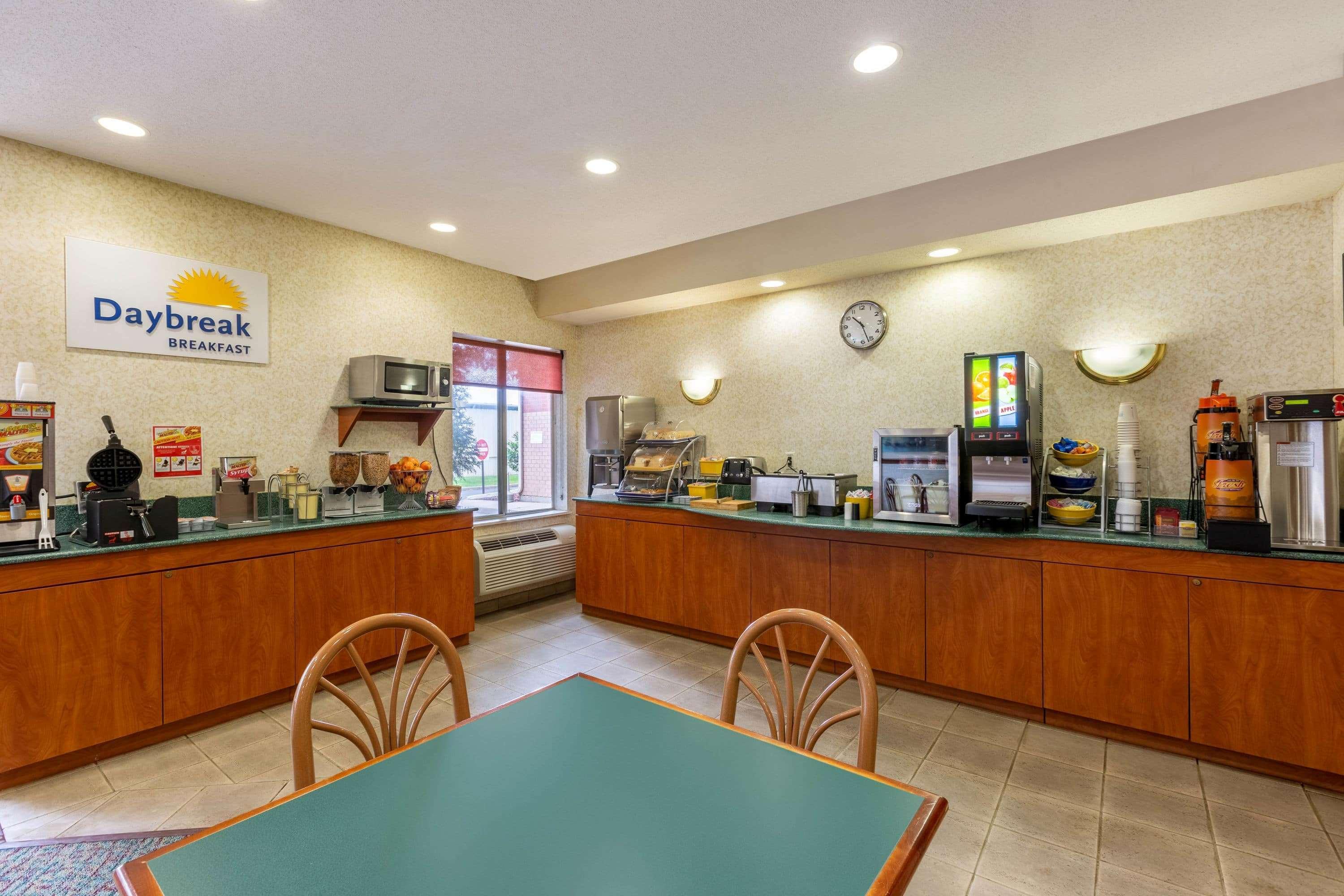 Days Inn & Suites By Wyndham Madison Dış mekan fotoğraf