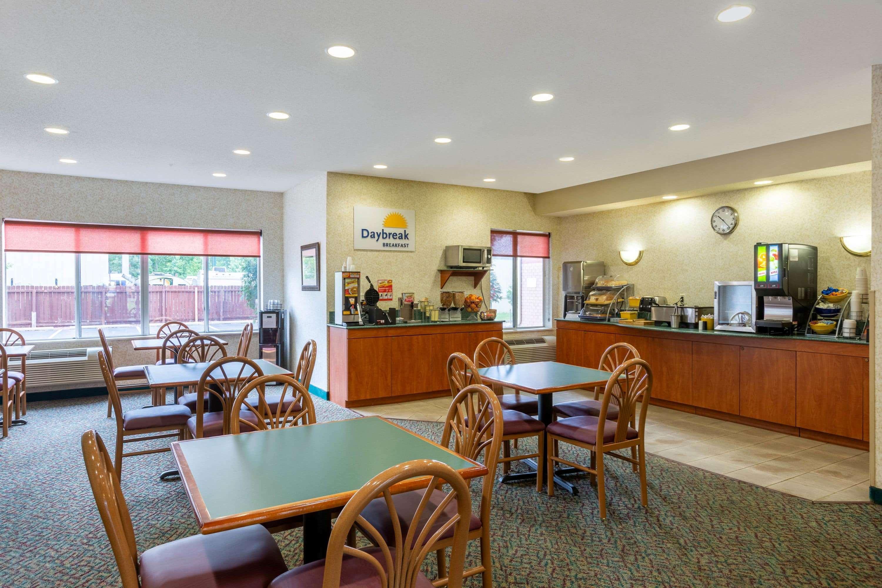 Days Inn & Suites By Wyndham Madison Dış mekan fotoğraf