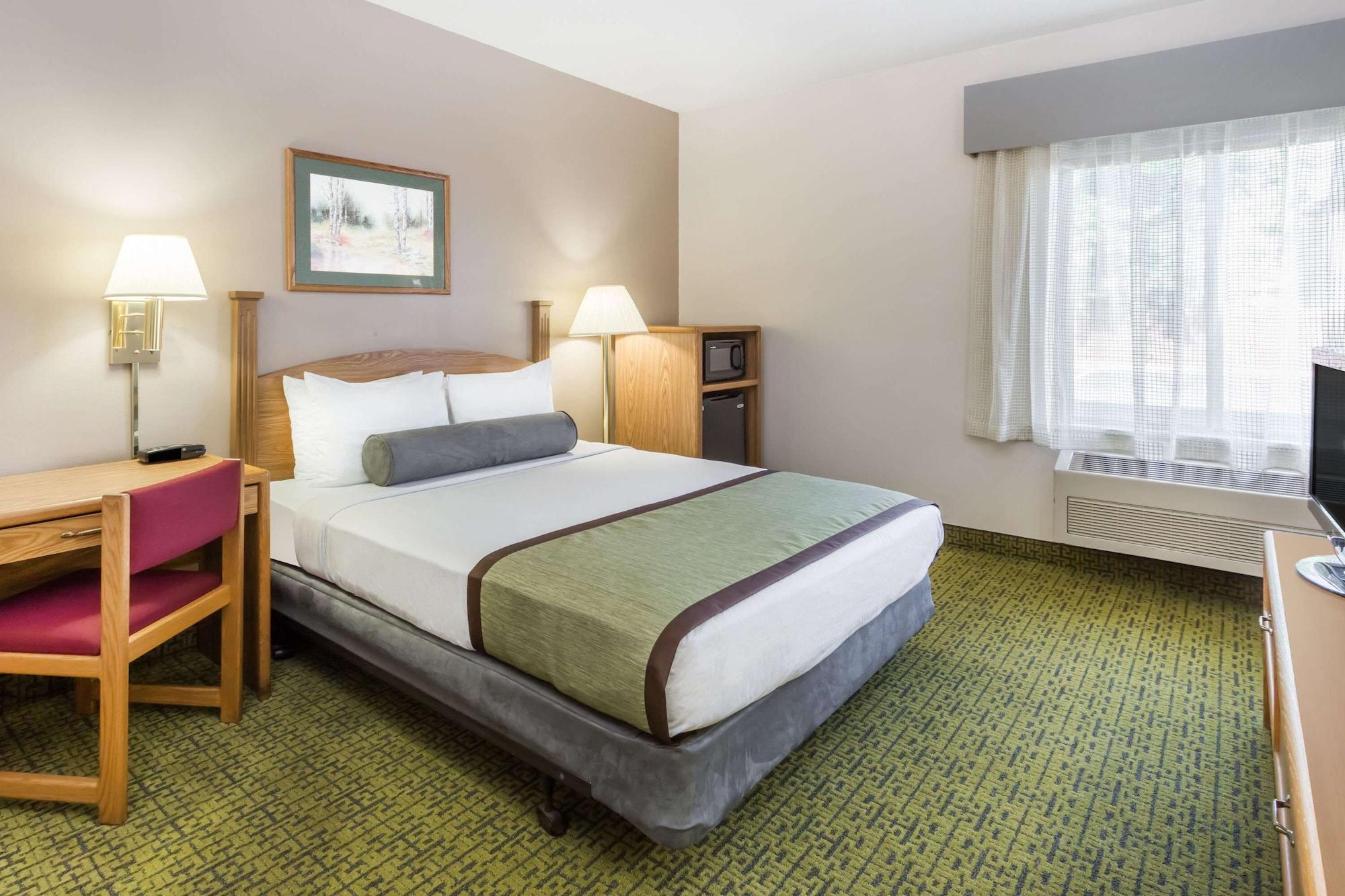 Days Inn & Suites By Wyndham Madison Dış mekan fotoğraf