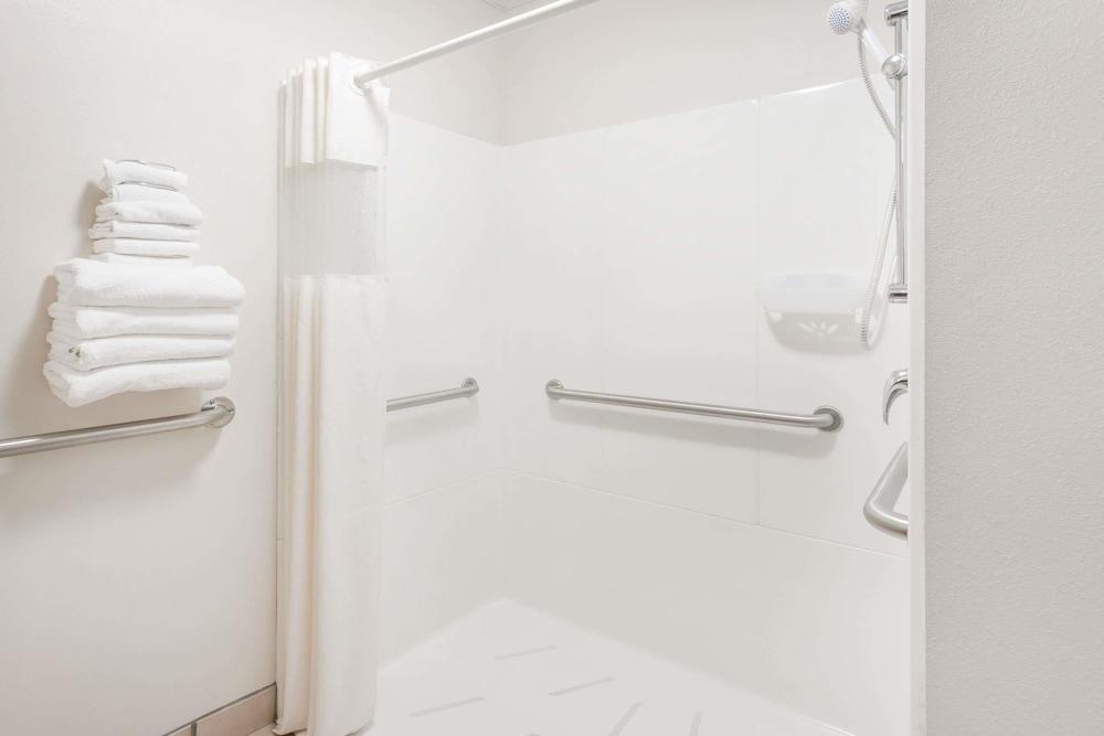 Days Inn & Suites By Wyndham Madison Dış mekan fotoğraf