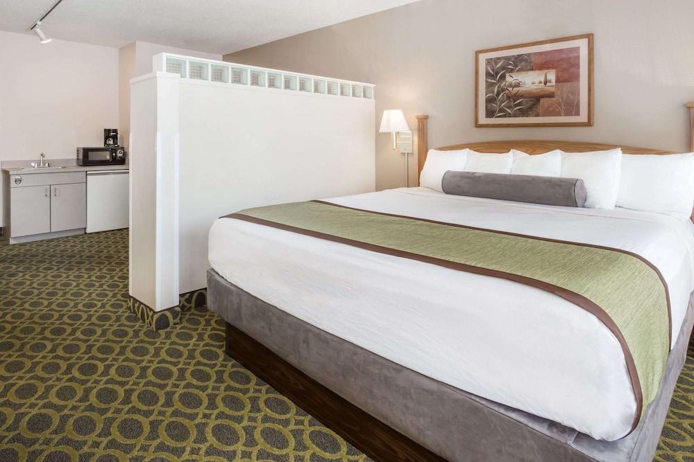 Days Inn & Suites By Wyndham Madison Dış mekan fotoğraf