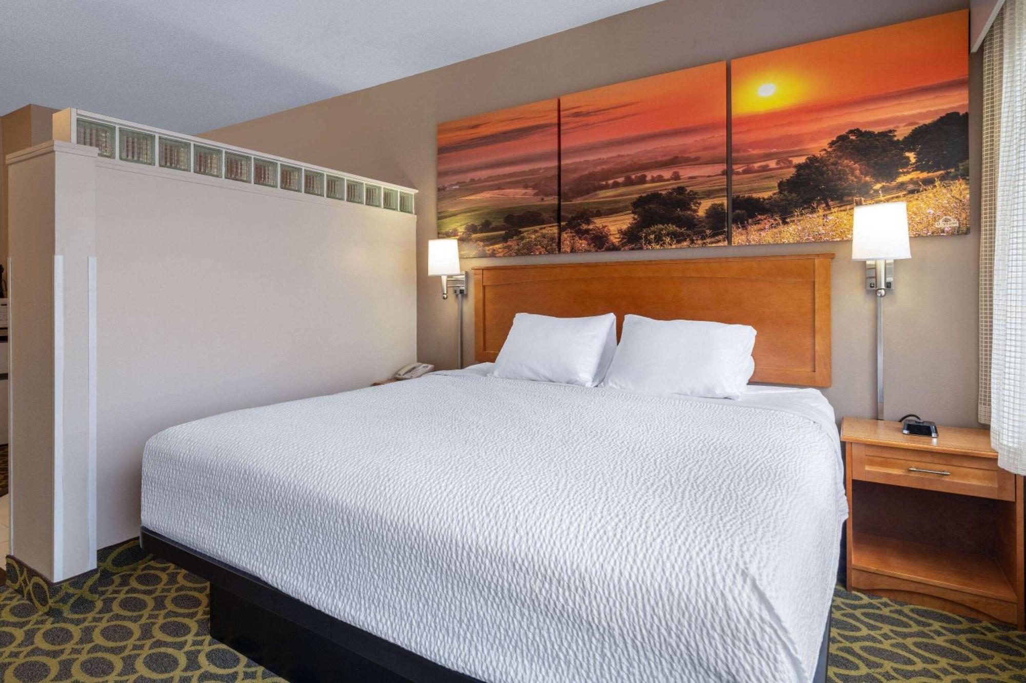 Days Inn & Suites By Wyndham Madison Dış mekan fotoğraf
