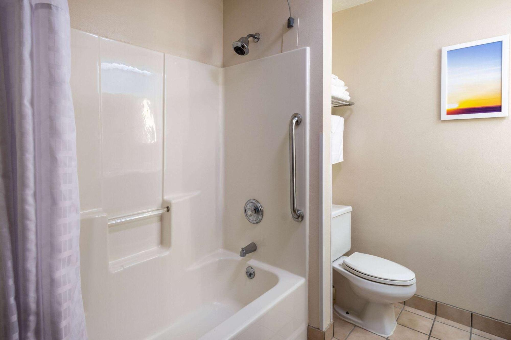 Days Inn & Suites By Wyndham Madison Dış mekan fotoğraf
