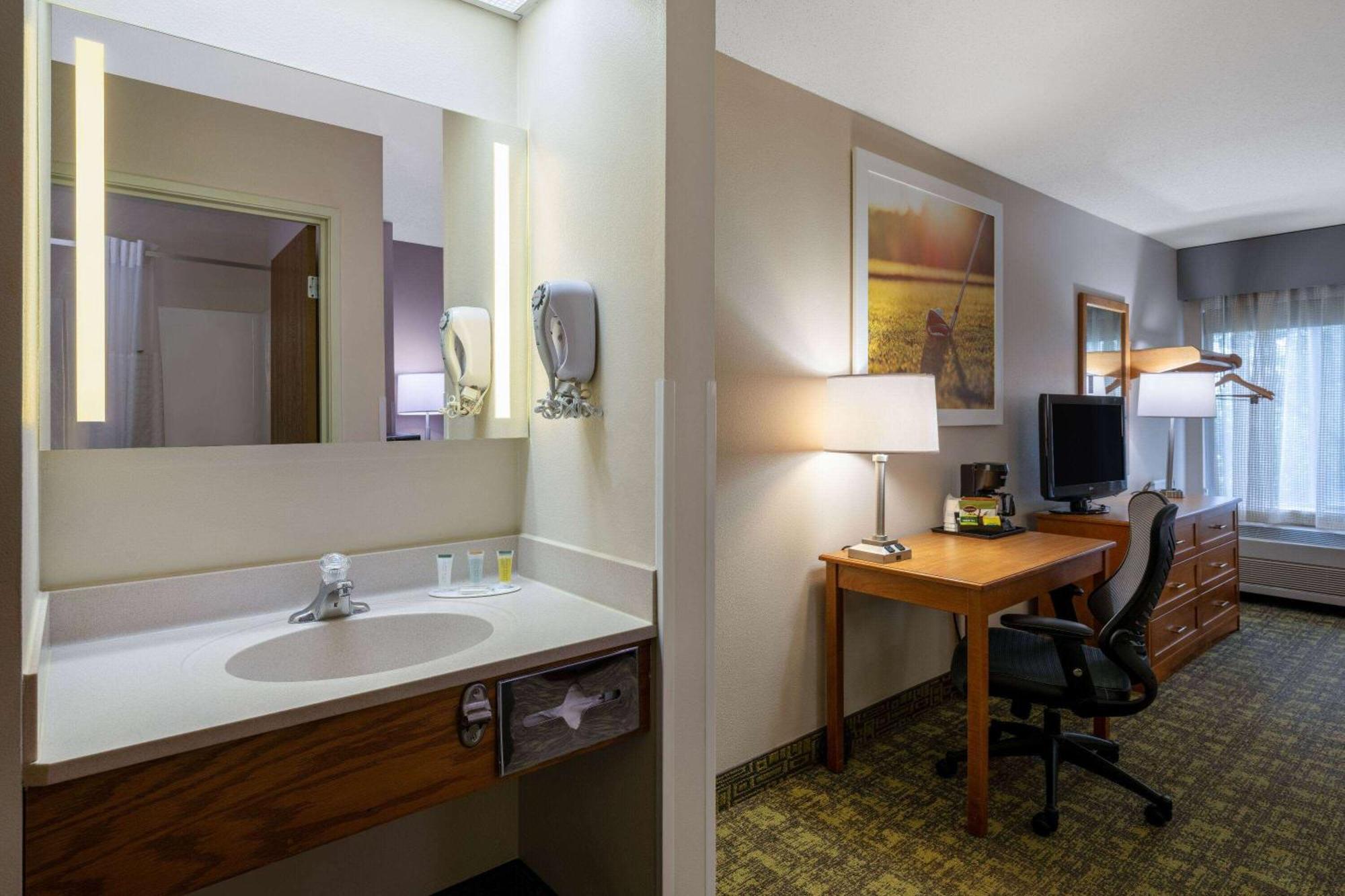 Days Inn & Suites By Wyndham Madison Dış mekan fotoğraf