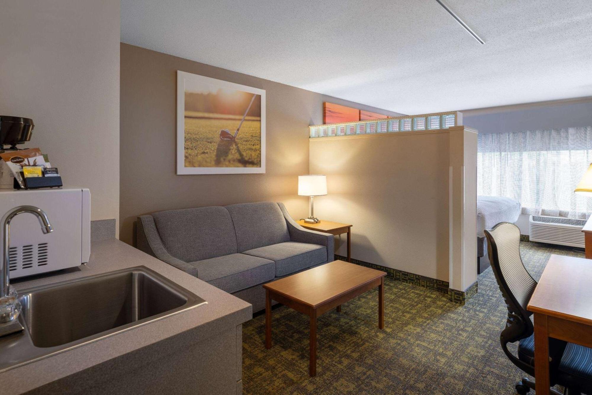 Days Inn & Suites By Wyndham Madison Dış mekan fotoğraf