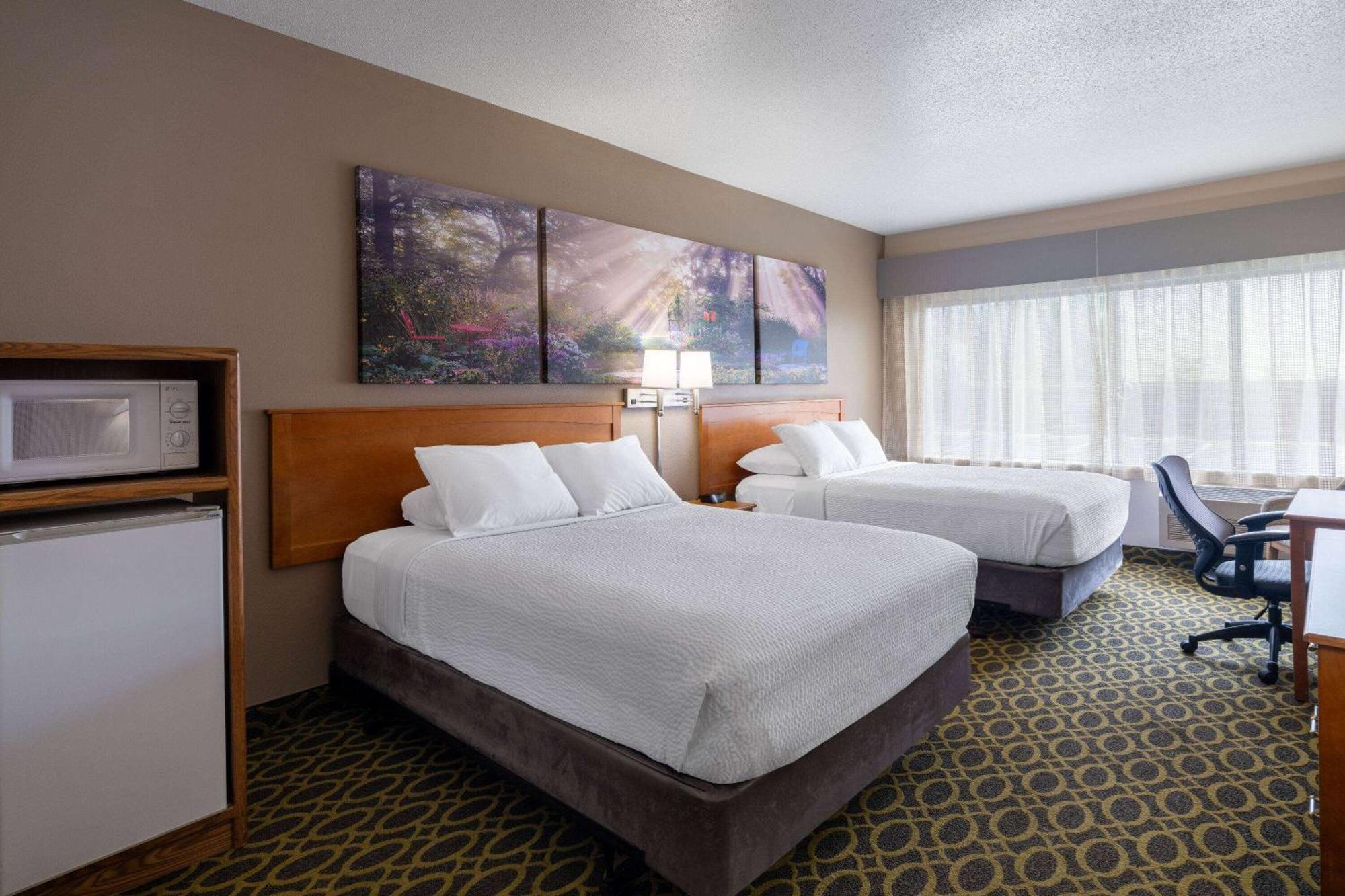 Days Inn & Suites By Wyndham Madison Dış mekan fotoğraf