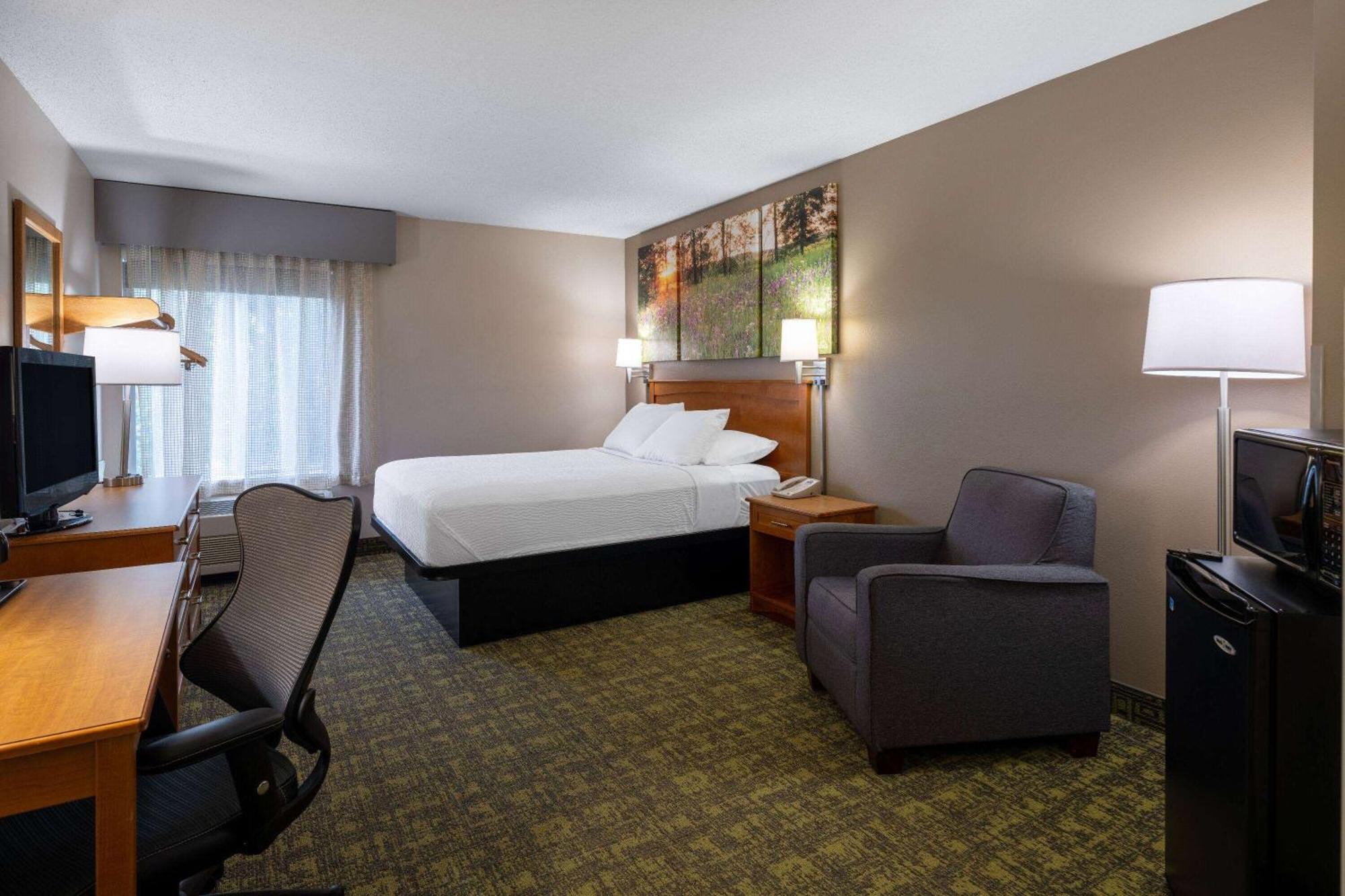 Days Inn & Suites By Wyndham Madison Dış mekan fotoğraf