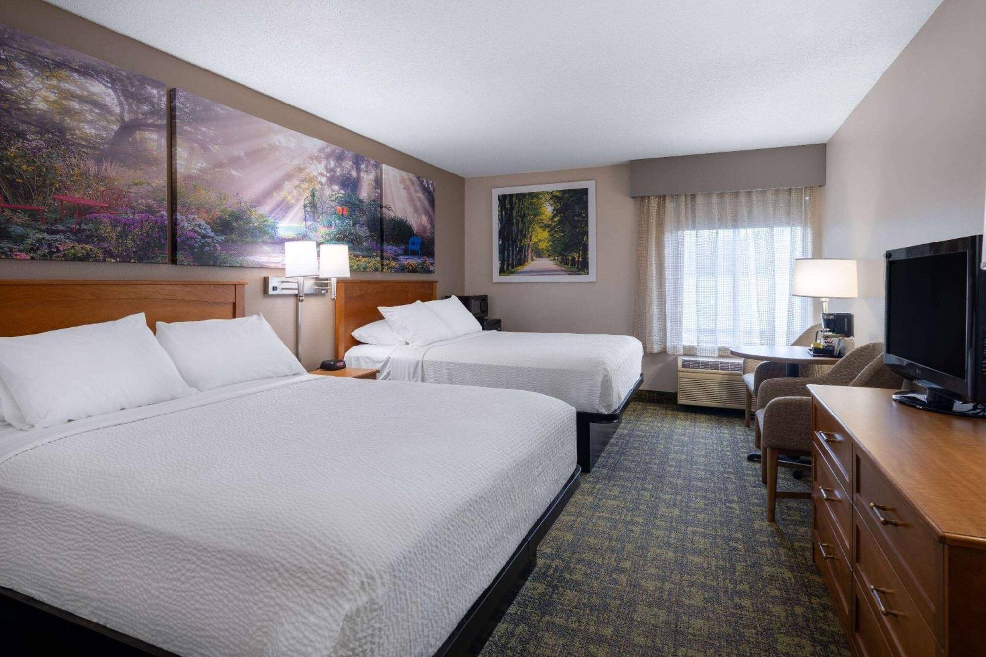 Days Inn & Suites By Wyndham Madison Dış mekan fotoğraf