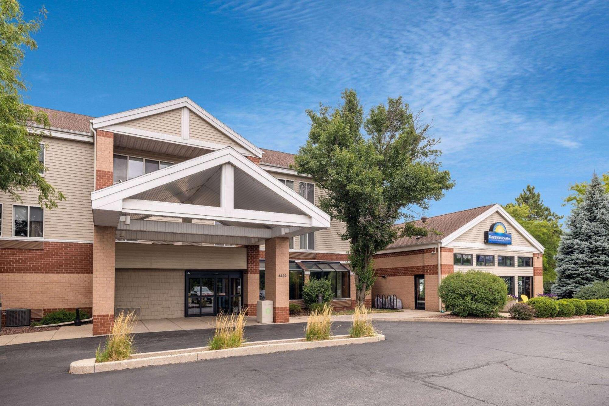 Days Inn & Suites By Wyndham Madison Dış mekan fotoğraf