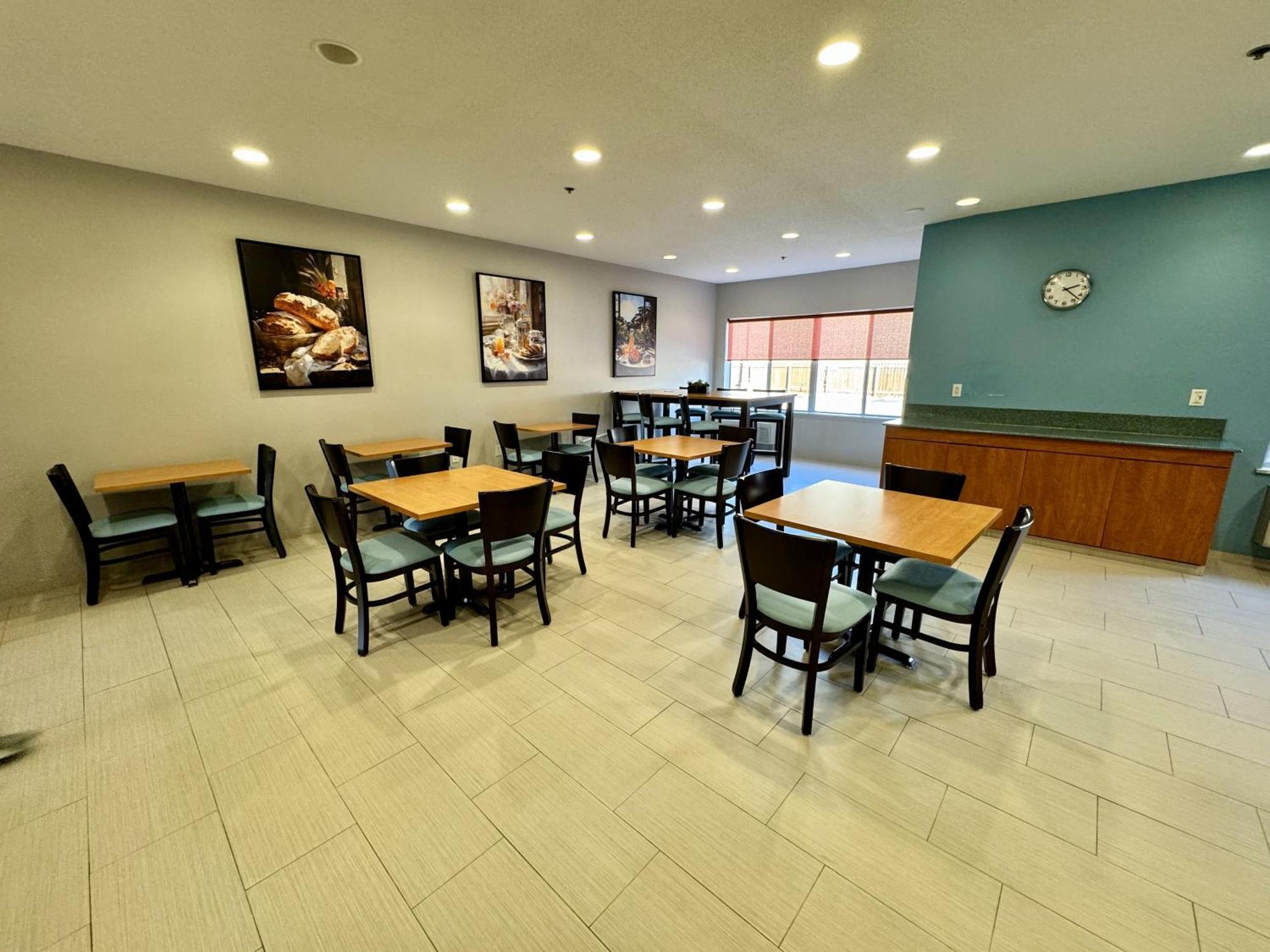 Days Inn & Suites By Wyndham Madison Dış mekan fotoğraf