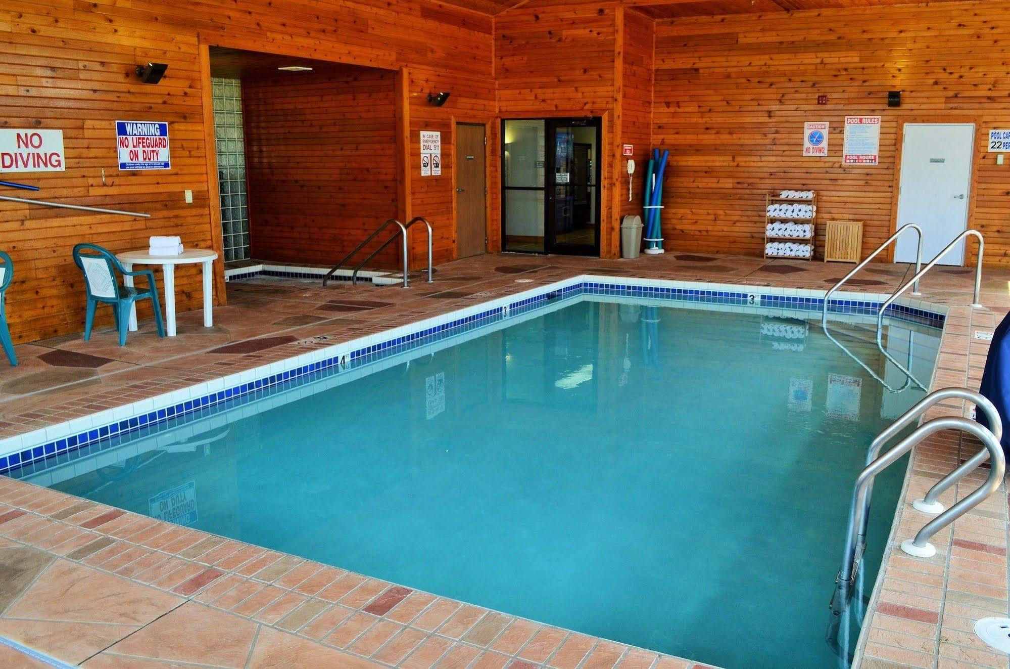 Days Inn & Suites By Wyndham Madison Dış mekan fotoğraf