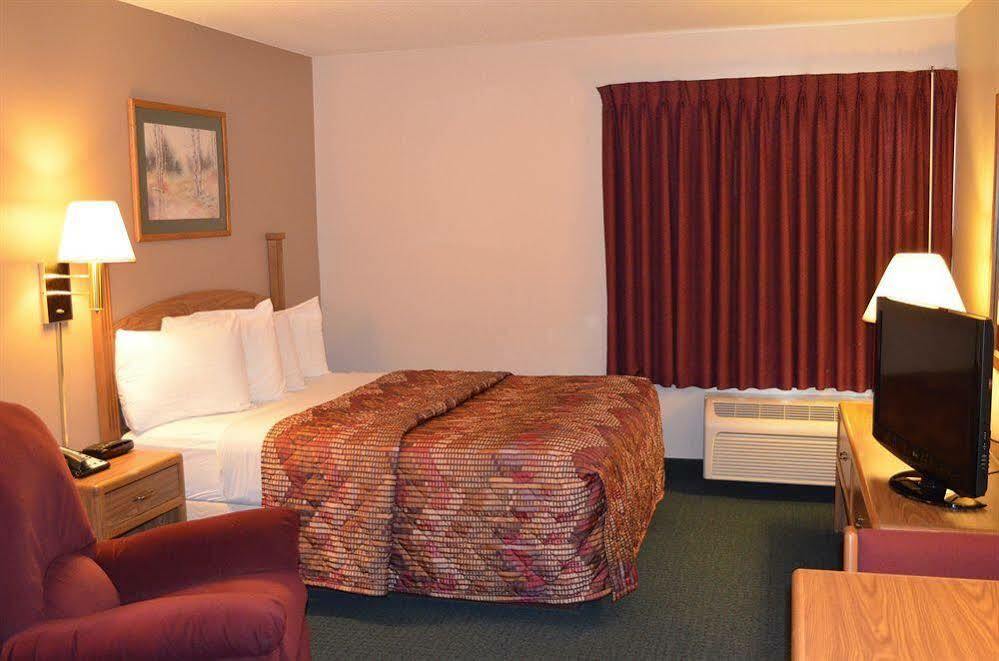 Days Inn & Suites By Wyndham Madison Dış mekan fotoğraf