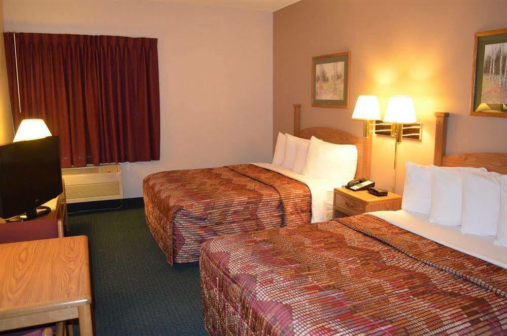 Days Inn & Suites By Wyndham Madison Dış mekan fotoğraf