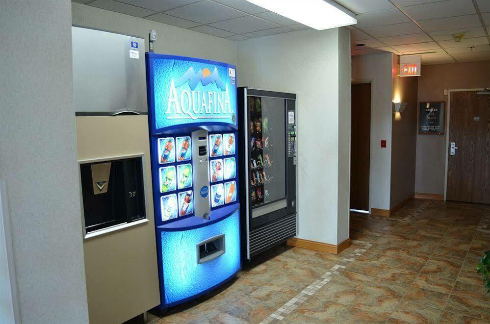 Days Inn & Suites By Wyndham Madison Dış mekan fotoğraf