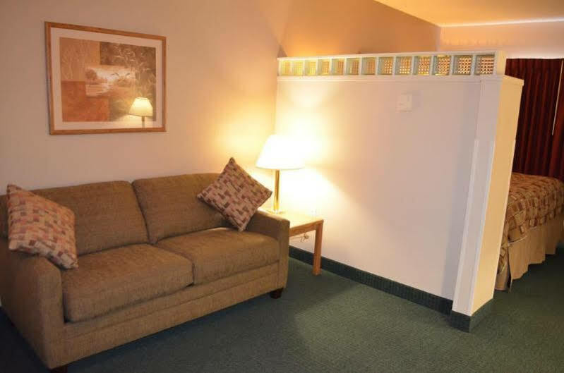 Days Inn & Suites By Wyndham Madison Dış mekan fotoğraf
