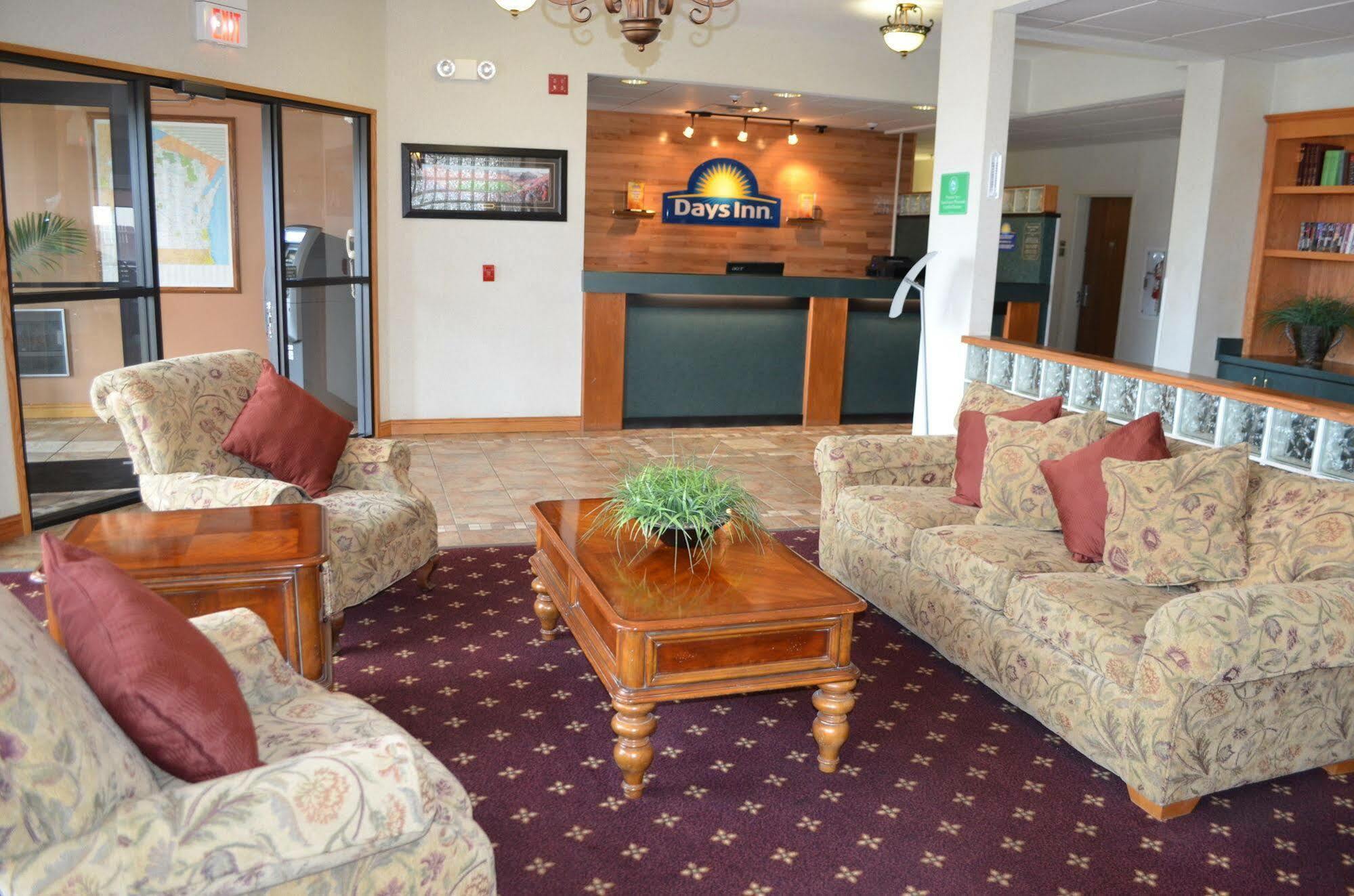 Days Inn & Suites By Wyndham Madison Dış mekan fotoğraf